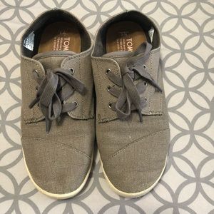 Grey sneaker Toms